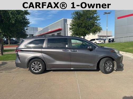 2021 Toyota Sienna XLE