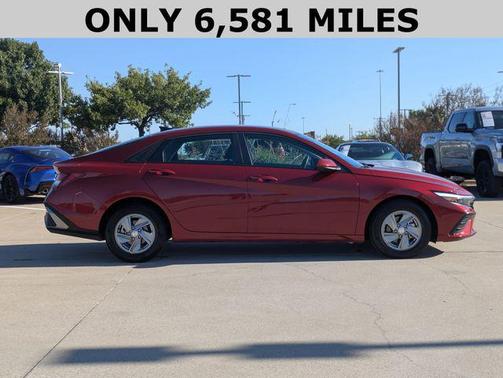 2025 Hyundai ELANTRA SE