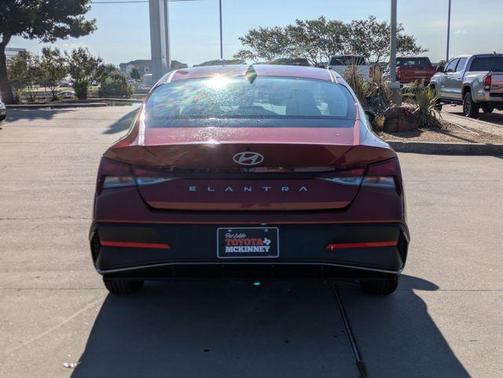 2025 Hyundai ELANTRA SE
