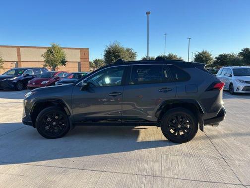 2024 Toyota RAV4 Hybrid SE