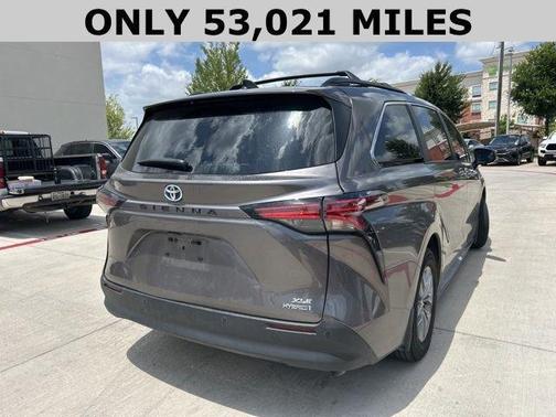 2022 Toyota Sienna XLE