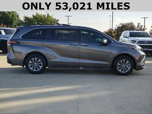 2022 Toyota Sienna XLE