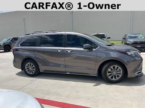 2022 Toyota Sienna XLE