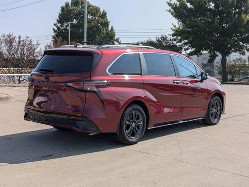 2024 Toyota Sienna XSE 7 Passenger