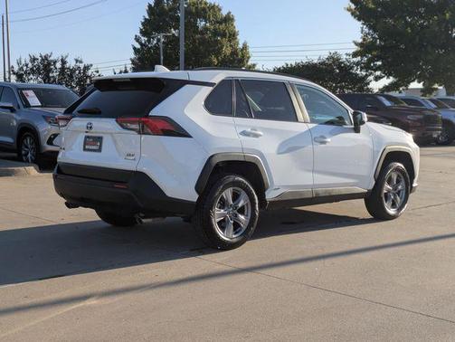 2023 Toyota RAV4 Hybrid XLE