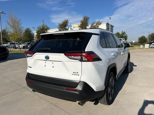 2023 Toyota RAV4 Hybrid XLE