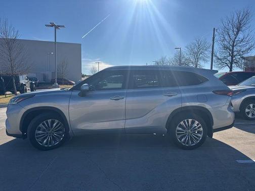 2024 Toyota Highlander Platinum