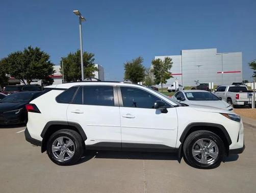 2025 Toyota RAV4 Hybrid LE