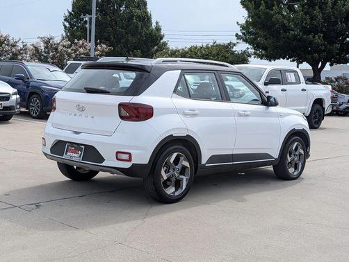 Lunar White w/Black Roof 2024 Hyundai VENUE Limited
