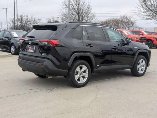 2021 Toyota RAV4 Hybrid XLE