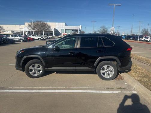 2021 Toyota RAV4 Hybrid XLE