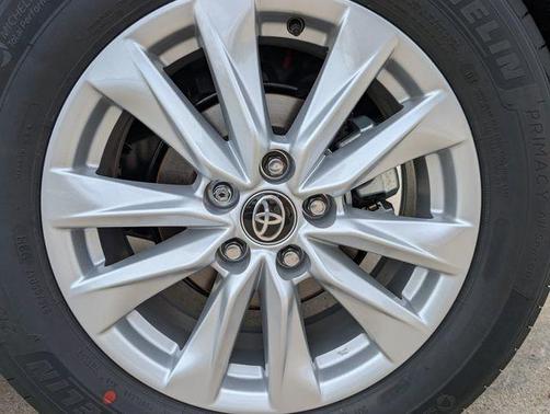 2025 Toyota Corolla Cross LE