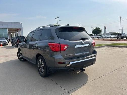 2019 Nissan Pathfinder SV