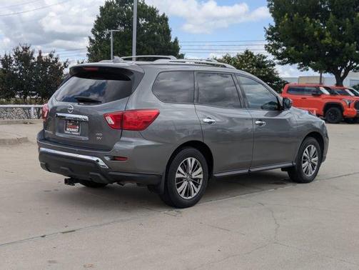 2019 Nissan Pathfinder SV