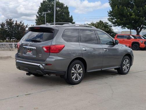 2019 Nissan Pathfinder SV