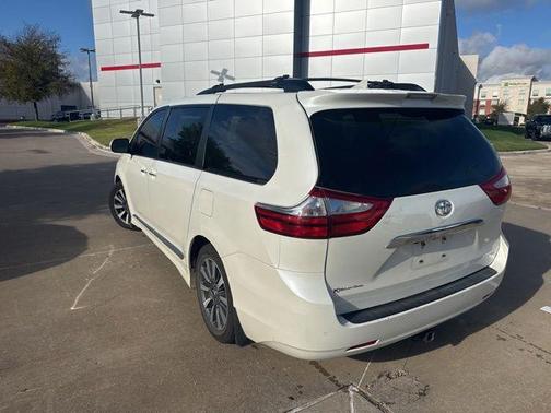 2018 Toyota Sienna Limited Premium