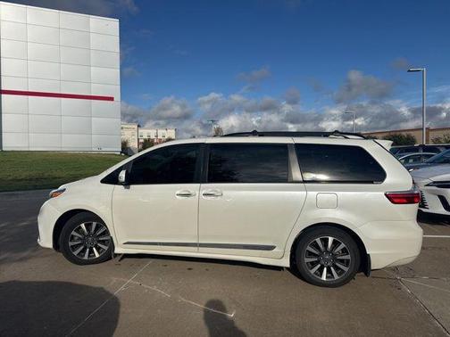 2018 Toyota Sienna Limited Premium