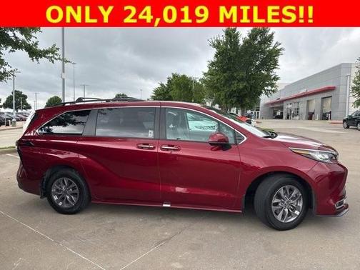 2023 Toyota Sienna XLE