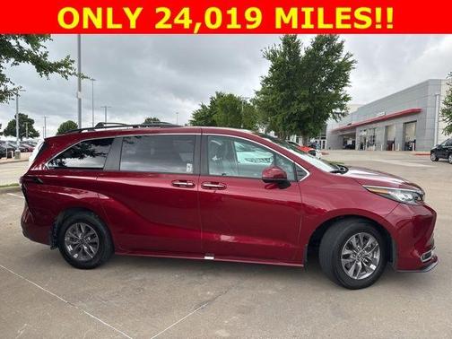 2023 Toyota Sienna XLE