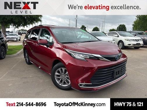 2023 Toyota Sienna XLE