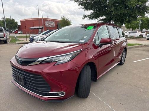 2023 Toyota Sienna XLE