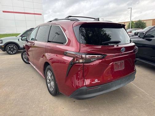2023 Toyota Sienna XLE