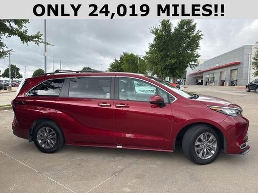 2023 Toyota Sienna XLE