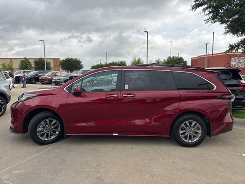 2023 Toyota Sienna XLE