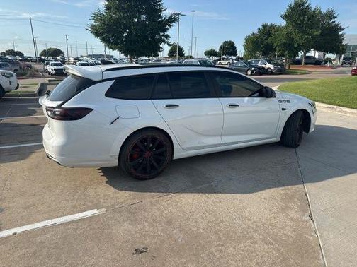 2020 Buick Regal TourX Essence