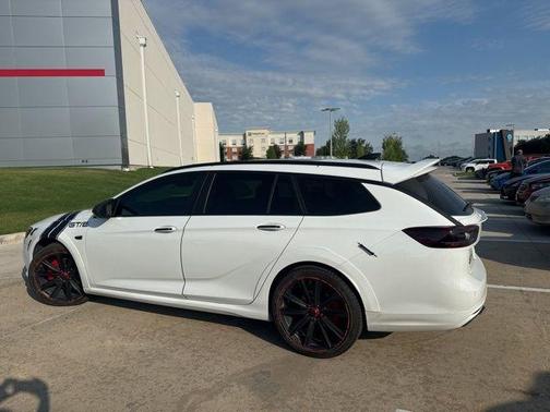 2020 Buick Regal TourX Essence