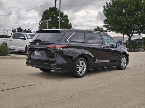 2022 Toyota Sienna XSE 7 Passenger