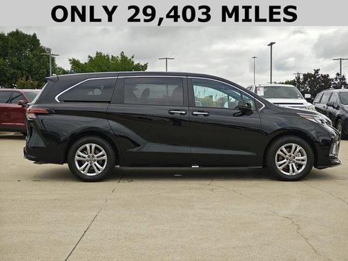 2022 Toyota Sienna XSE 7 Passenger