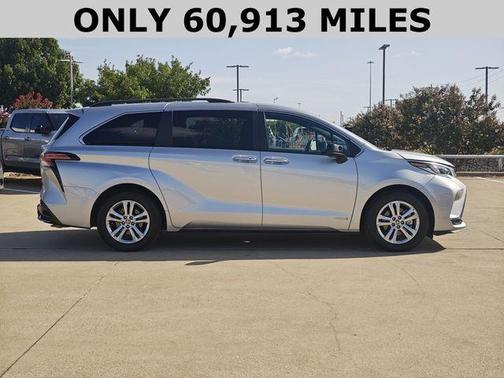 2021 Toyota Sienna XSE 7 Passenger