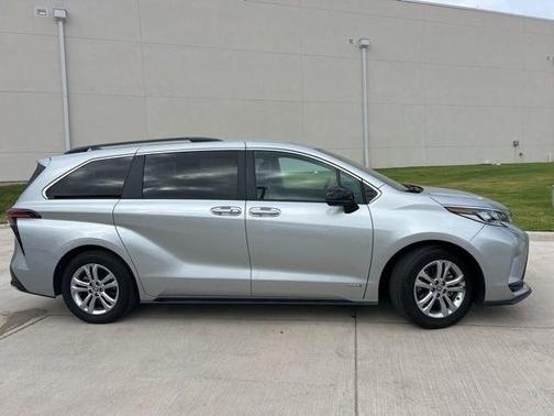 2021 Toyota Sienna XSE 7 Passenger