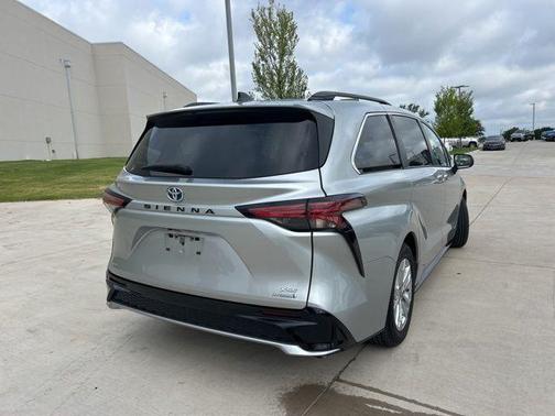 2021 Toyota Sienna XSE 7 Passenger