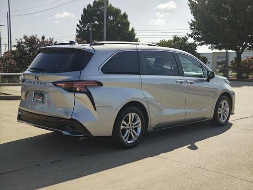 2021 Toyota Sienna XSE 7 Passenger