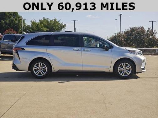 2021 Toyota Sienna XSE 7 Passenger