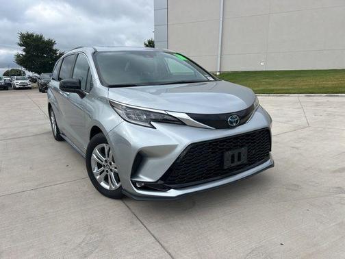 2021 Toyota Sienna XSE 7 Passenger