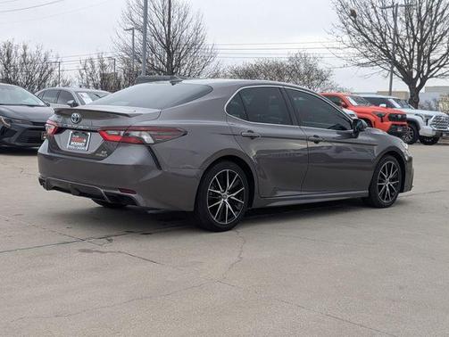 2022 Toyota Camry SE