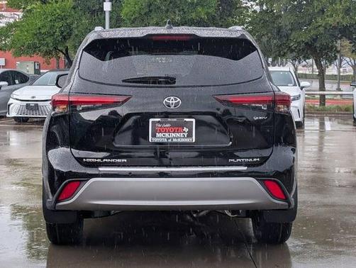 Midnight Black Metallic 2026 Toyota Highlander Hybrid Platinum