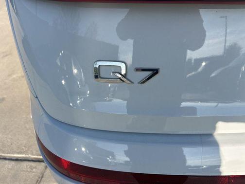 2021 Audi Q7 55 Premium Plus