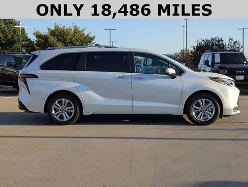 2023 Toyota Sienna Platinum 7 Passenger