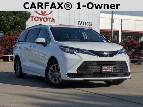 2023 Toyota Sienna LE