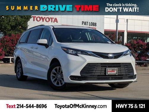 2023 Toyota Sienna LE