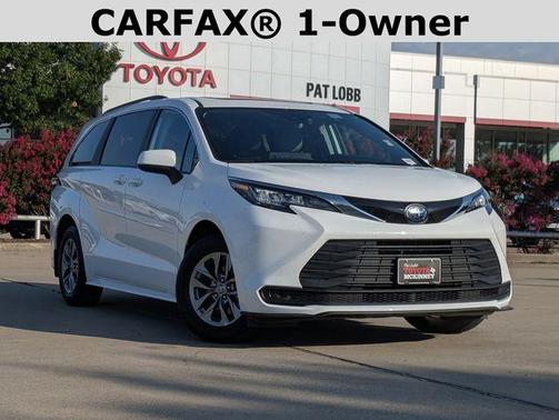2023 Toyota Sienna LE