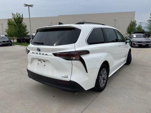 2023 Toyota Sienna LE