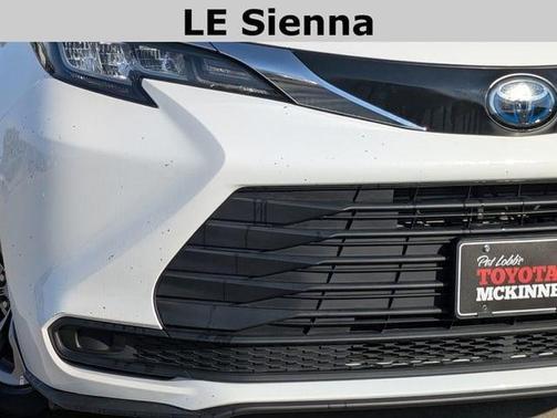 2023 Toyota Sienna LE