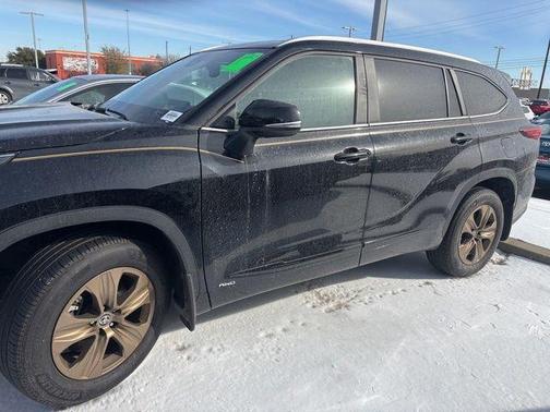 2023 Toyota Highlander Hybrid XLE