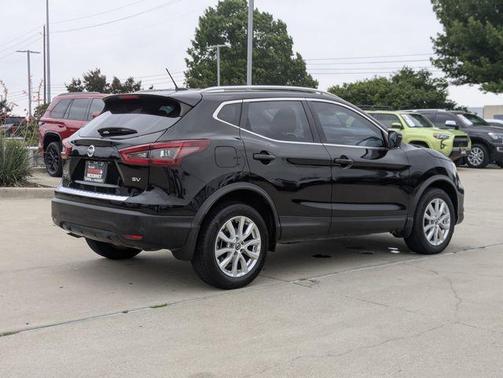 2022 Nissan Rogue Sport SV