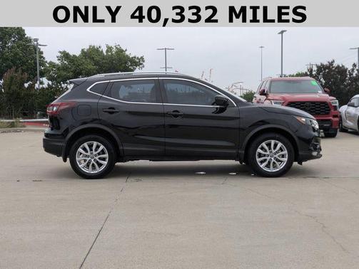 2022 Nissan Rogue Sport SV